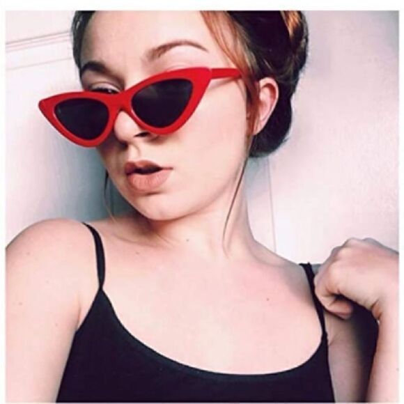 Red Vintage Cat Eye sunglasses - Picture 3 of 3